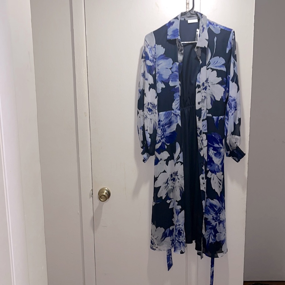 Women’s blue floral print dress